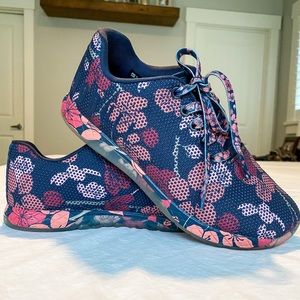 NOBULL women’s navy cherry blossom trainer size 7.5